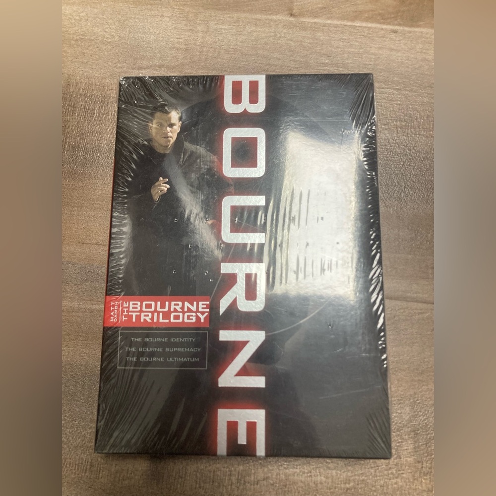The Bourne Trilogy Box Set - Black & Red